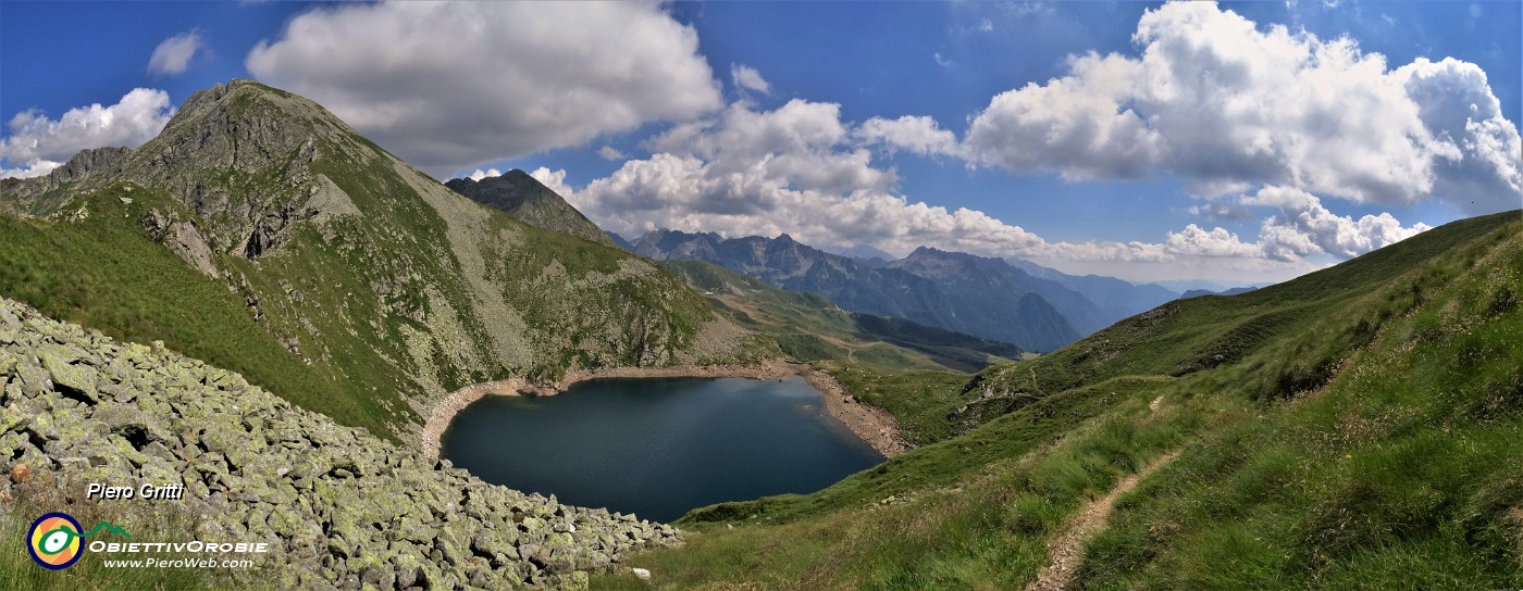 66 Corno Stella a sx , Lago Moro dal sent. 204A per il Passo di Valcervia.jpg